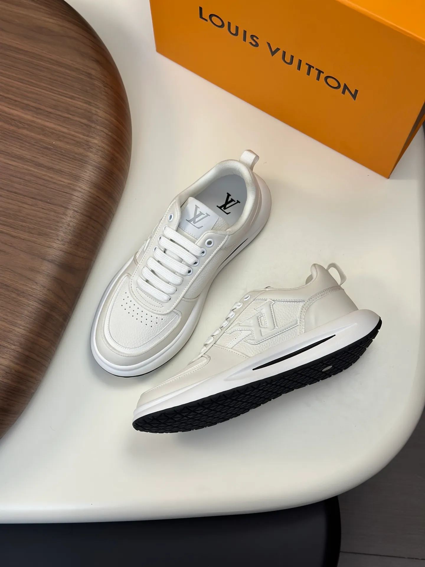 Men's shoes💰780 Lv 🔍Top purchasing agent🇮🇹 Louis Vuitton, the sports sneaker counter is synchronized, the uppers are imported from Italy, high-quality splicing colorful and complex crafts, the imported mesh padding is soft and comfortable, soles: original soles specially provided by the original factory, T men's men's shoes 💰U exclusive movable molded soles are super comfortable, original factory and single goods, 🔍🔍high quality, you can enter and leave the counter at will, welcome to compare, code number 38-44 (customized 45)